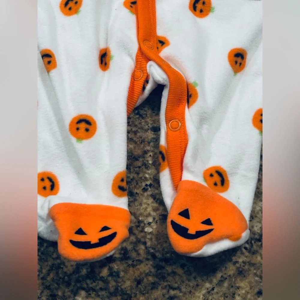 NWT Carter’s Newborn Halloween Onesie & 2pc Outfit